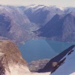 Utsikt mot Hjelle og dalen med Gudal gårdene